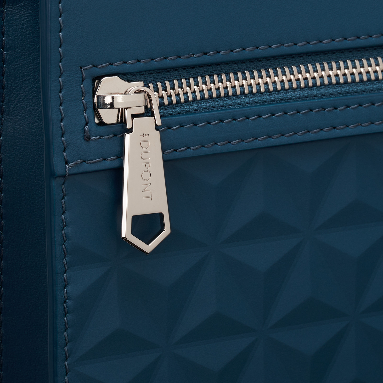 apex Pouch dark blue view 4